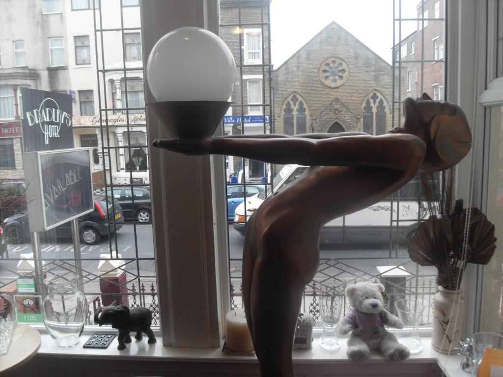 Bradleys Hotel Blackpool Bagian luar foto